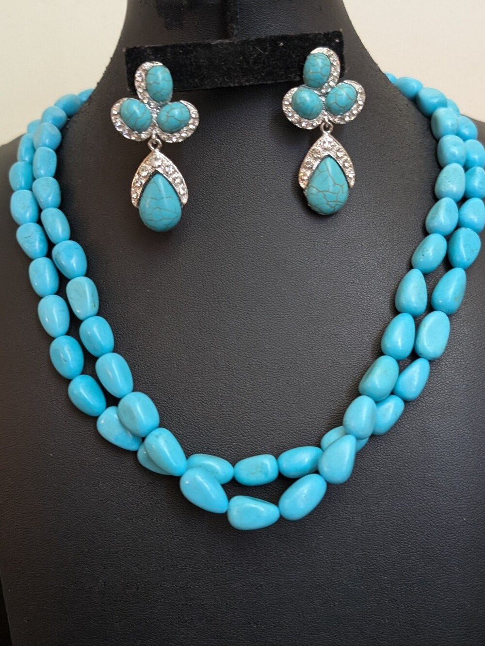Turquoise Bead Necklace and Drop Earrings Set - Blue